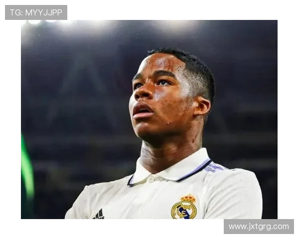 恩德里克天才首秀震撼伯纳乌开启银河战舰新纪元书写传奇篇章荣耀 - 副本 - 副本 (2)